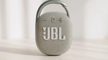 JBL Clip 4: potência portátil no dia a dia